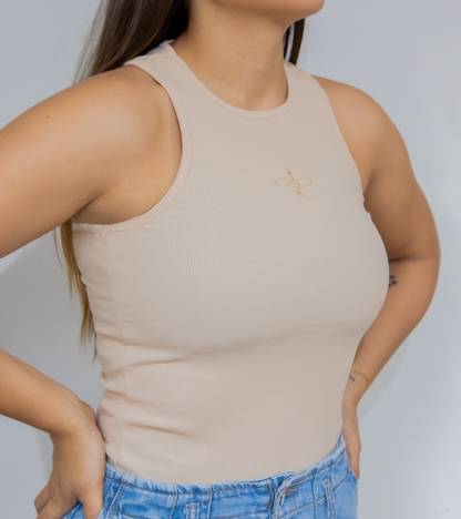 Camiseta rib tirantes color beige con bordado dorado