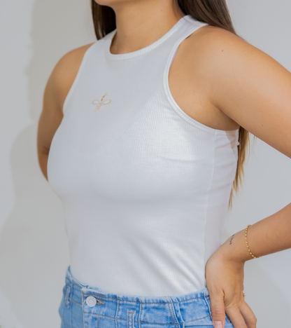 Camiseta rib tirantes color blanco hueso con bordado dorado