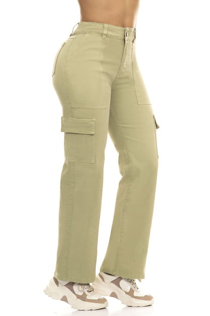 10084 Pantalón cargo bpt, efecto levanta cola tiro Súper alto, stretch color verde oliva